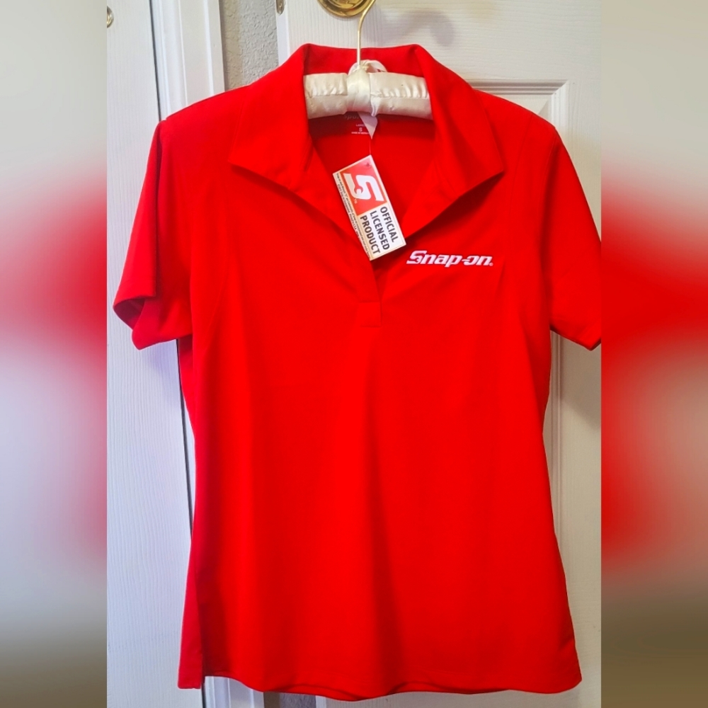 Ladies Snap-on polo style short sleeve shirt, red, size small